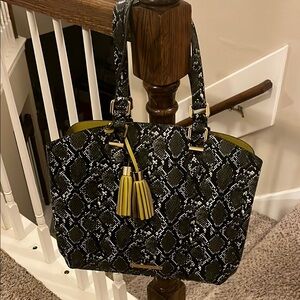 Giani Bernini Black and White Shoulder Bag with Elegant Design